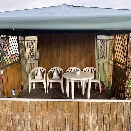 Bungalow Im Gruenen Werneuchen Exterior foto